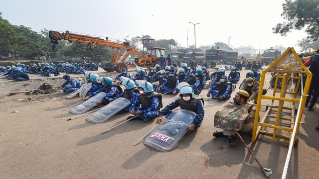 RAF on one side, Nihangs on other, report from Singhu border