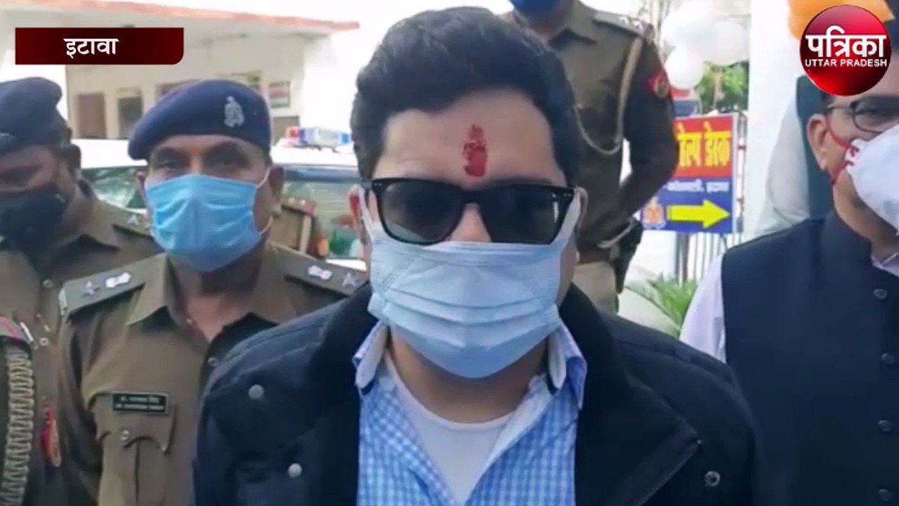 इटावा में मोबाइल सर्वर से 8 डिवाइसों की चोरी, म...