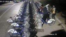 Vandallar 460 bisikleti yerinden sökerek zarar verdi