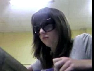 Zwoine avec ses lunettes en histoire