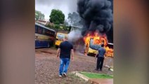 Ônibus escolares são consumidos por incêndio em Campo Bonito