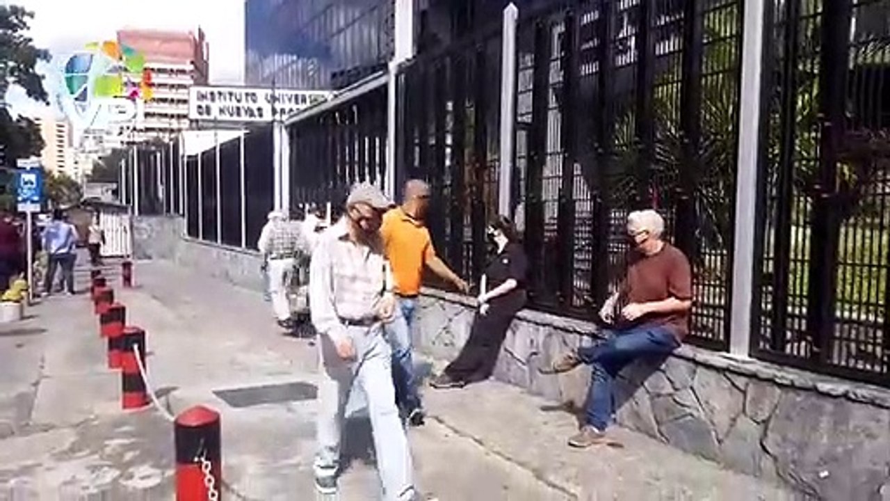 Electora de Caracas: "La falta de miembros de mesa me parece una falta de respeto"