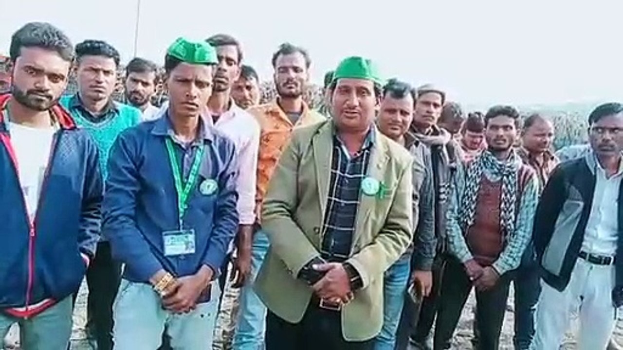 सैकड़ों किसानों ने केन्द्र सरकार के द्वारा लागू कृषि बिल के खिलाफ किया धरना प्रदर्शन