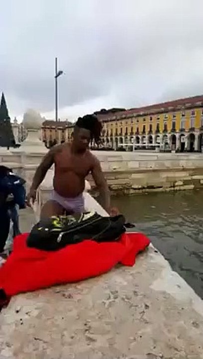 Il saute à l'eau et sauve un papy de la noyade... Héros du jour