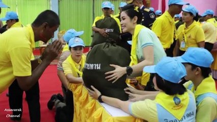 เจ้าคุณพระสินีนาฏ พิลาสกัลยาณี เชิญถุงยังชีพพระราชทานมอบให้กับผู้ประสบอุทกภัย พนมสารคาม ฉะเชิงเทรา