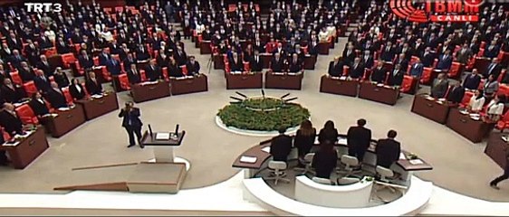 İstiklal Marşı okunurken HDP!