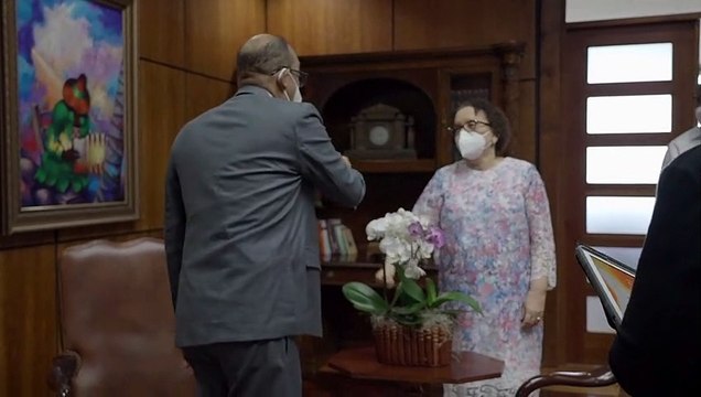 Visita del ministro de Obras Públicas Deligne Ascención al despacho de la magistrada Miriam Germán Brito