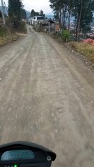 Bachata dime qué he hecho mientras voy en la moto