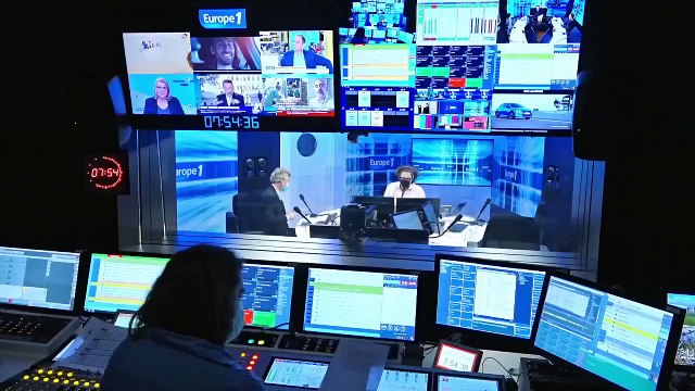 Ségolène Royal : Pour une ministre de la Transition, Barbara Pompili reste longtemps en poste ! (Canteloup)