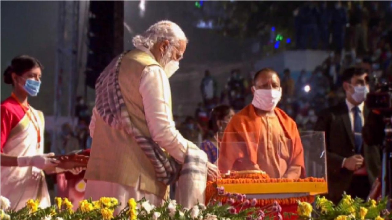 PM Modi inaugurates construction of Agra Metro project