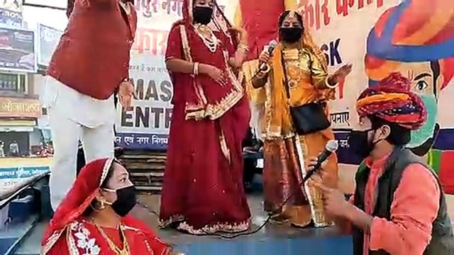 कोरोना जागरूकता को लेकर लघु नुक्कड़ नाटक से कलाकारों ने दी प्रस्तुति