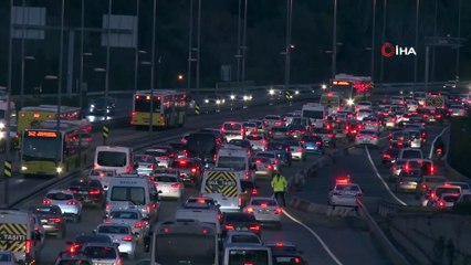56 saatlik kısıtlama sonrası İstanbul'da trafik yoğunluğu yüzde 40'ı aştı