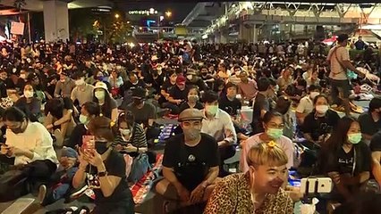 البطة الصفراء تتحوّل رمزاً للاحتجاجات في تايلاند