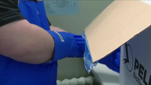 Las primeras dosis de la vacuna de Pfizer-BioNTech llegan a los hospitales de Reino Unido