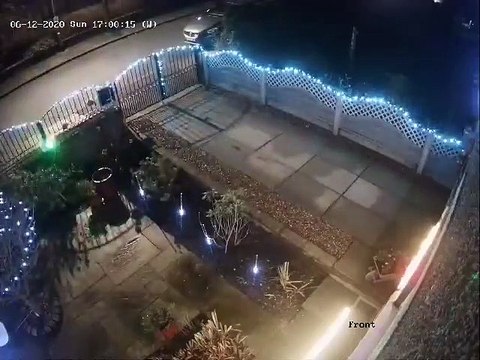 Pudsey resident furious after youths allegedly rip wires from Christmas lights