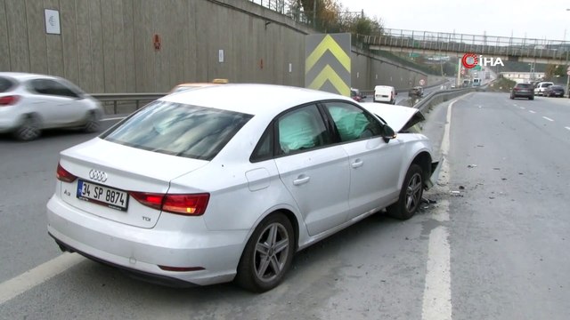 TEM Otoyolu’nda otomobil bariyerlere ok gibi saplandı