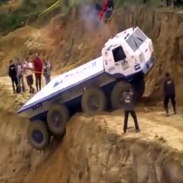Dangerous Truck Tatra 8x8 Sand Climbing