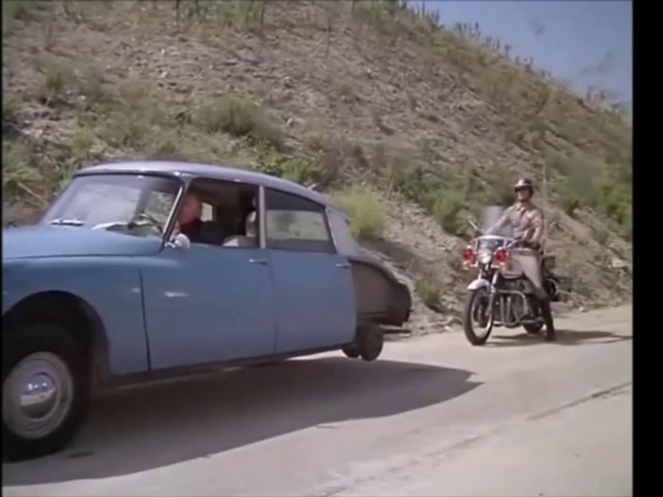 Une Citroën DS sur 3 roues dans la série TV américaine "CHiPs"