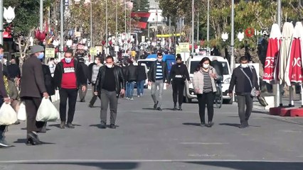 - Kısıtlama sonrasında Uşak’ta sosyal mesafe yok sayıldı