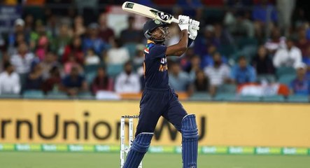 Hardik Pandya கொண்டு வந்த Wonder Bat! | OneIndia Tamil