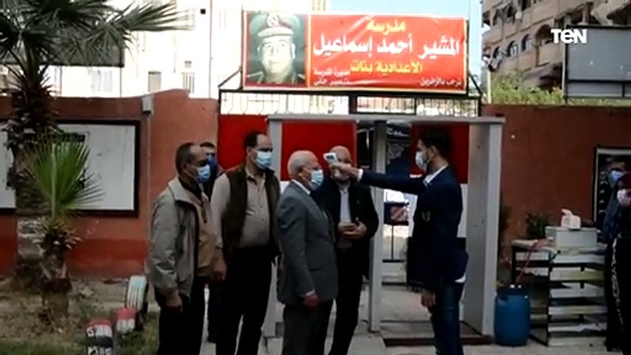 محافظ بورسعيد يدلي بصوته في جولة الإعادة بمجلس النواب في بورسعيد