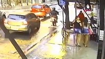 Kızının telefonu çalınan anne, hırsızı şemsiye yardımıyla böyle yakaladı