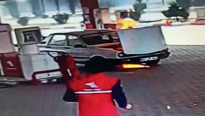 - Yakıt aldıktan sonra çalıştırdığı otomobili alev aldı