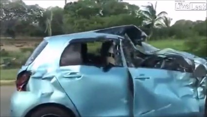 Mais comment cette voiture peut-elle encore rouler ???