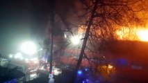Firmengebäude in Flammen: Großeinsatz der Feuerwehren in Wörgl