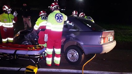 Carro e caminhão se envolvem em acidente da BR-277