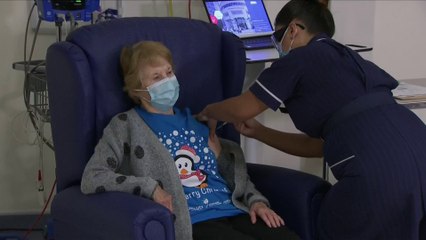 Covid-19: elle est la première personne au monde à recevoir le vaccin de Pfizer/BioNtech