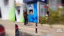 Elindeki çekiçle ATM'lere saldırdı | Video