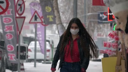 Ardahan'da Yoğun Kar Yağışı Etkili Oltu, Kent Beyaza Büründü
