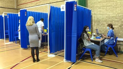 "Go for it": 90-jährige Britin als erste gegen Corona geimpft