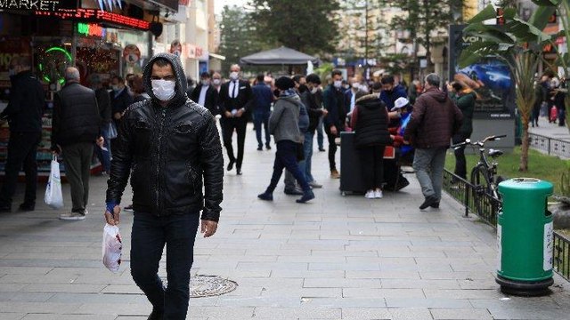 Vaka sayısı 2 kat artan Antalya'da kurallara uyulmuyor