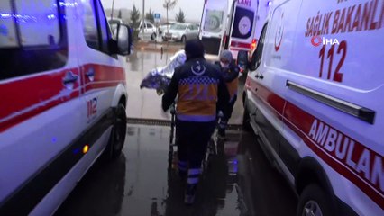 - Zeytin yüklü tır şarampole devrildi: 1 yaralı