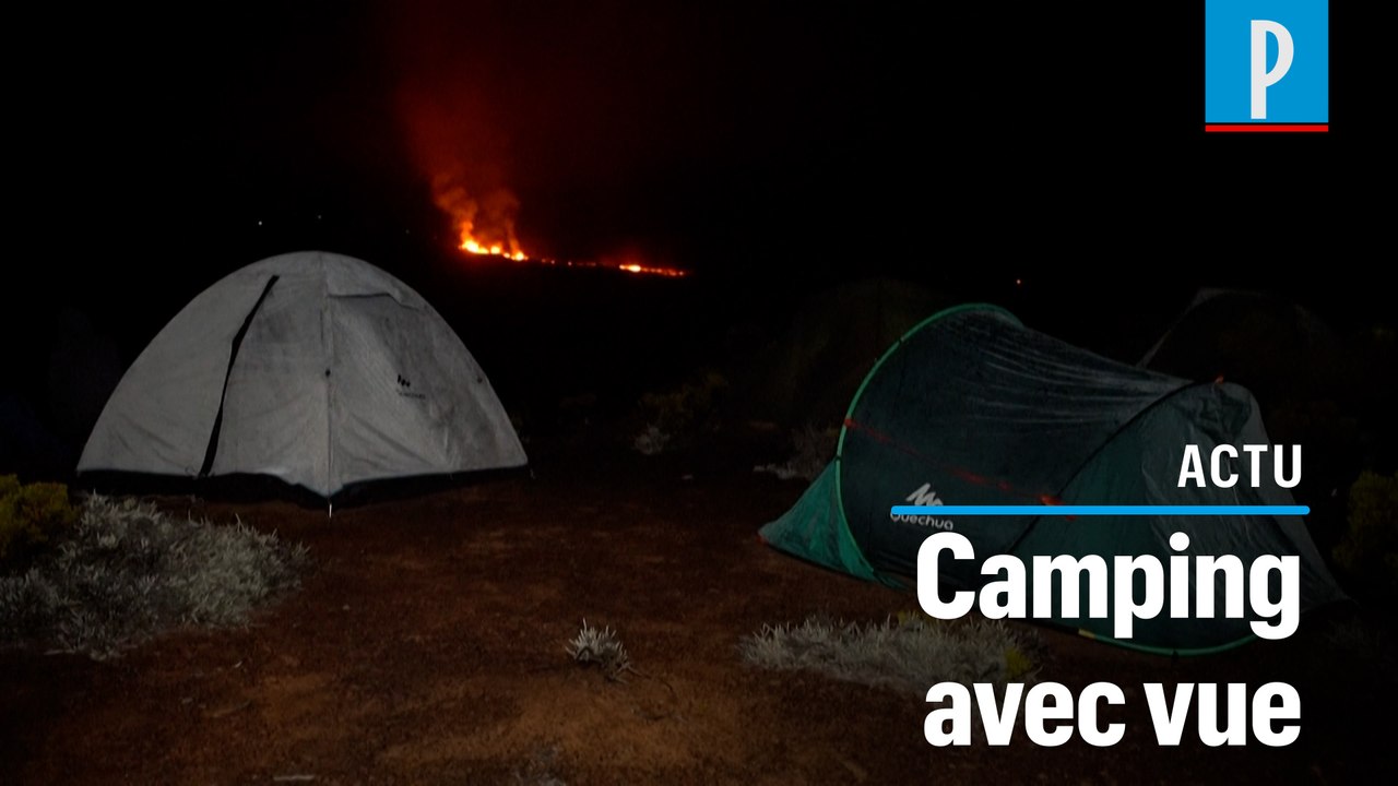 Les Réunionnais font du camping face au piton de la fournaise en éruption