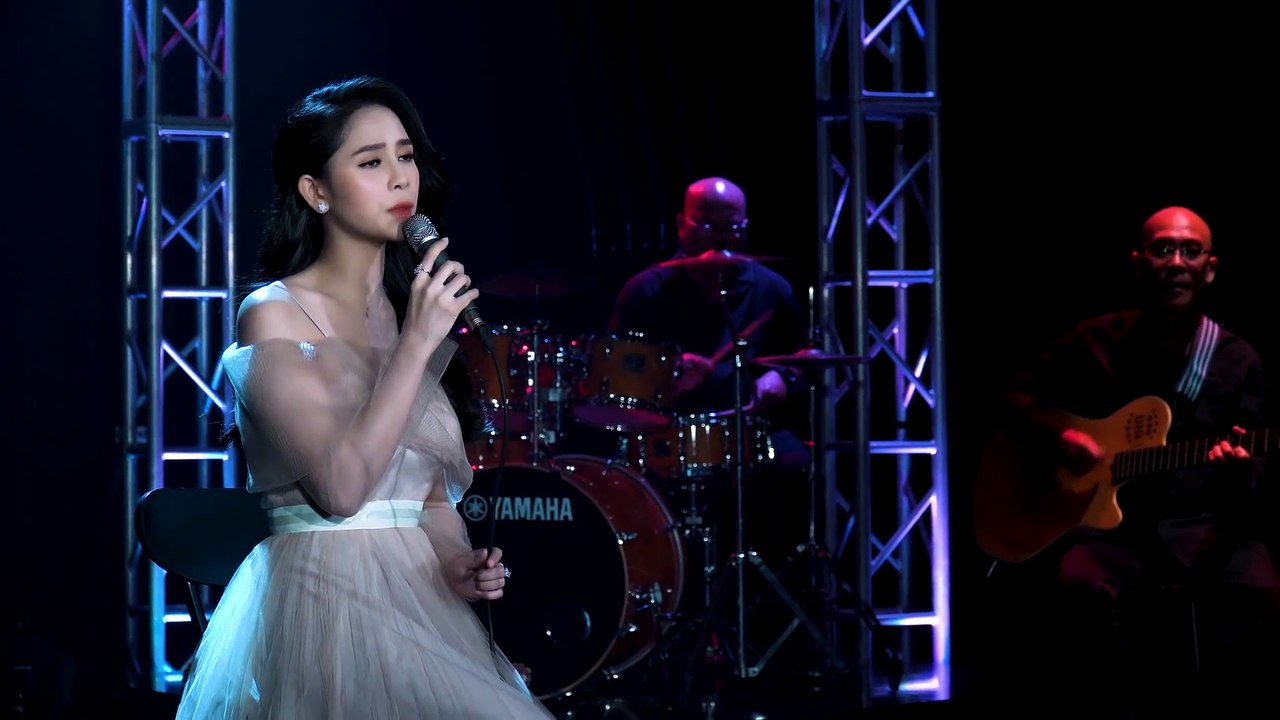 Đêm Tiền Đồn - Phương Ý