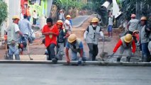 Un homme ivre vient pour gâcher le travail de ces ouvriers