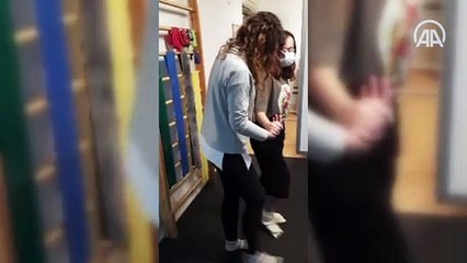 İzmir depreminde 17 saat sonra enkazdan çıkarılan İnci Okan'dan ilk adım