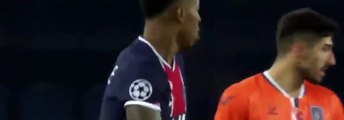 Le 4eme arbitre - roumain - de PSG-Basaksehir insulte un coach adjoint de l'équipe turque (negru)