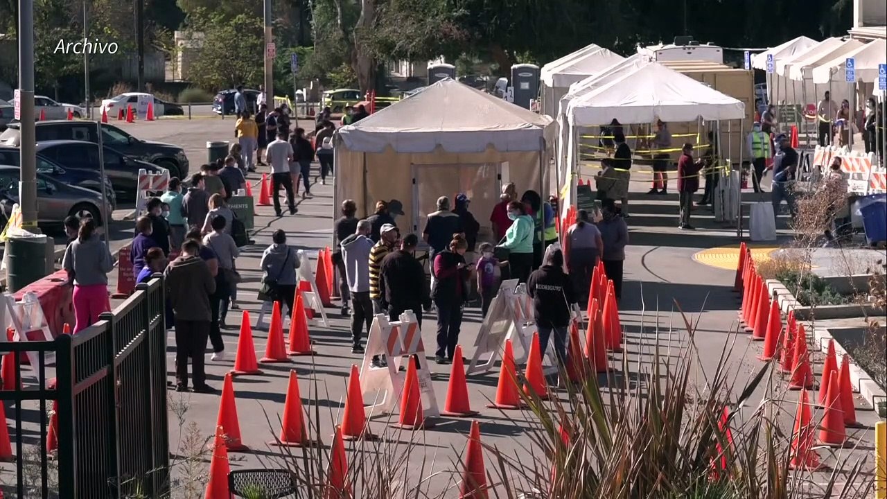 Trump firma decreto para "priorizar" vacunas para EEUU; Biden pide al Congreso actuar