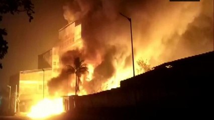 Скачать видео: Massive fire broke out at chemical factory in Ahmedabad