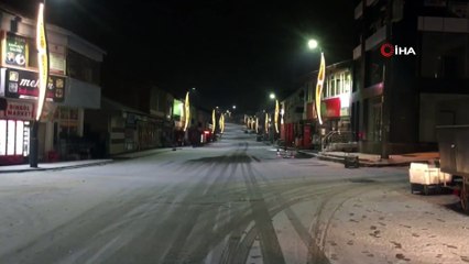 Bingöl Karlıova’da kar yağışı, ilçeyi beyaza bürüdü