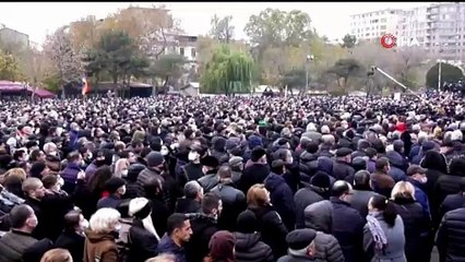 Ermenistan muhalefeti görevi bırakması için Paşinyan'a 3 gün süre tanıdı