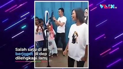 Ngakak! Demi Konten Sampai Ditonton Warga Sekampung