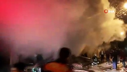 5 katlı binada çıkan yangın mahalleliyi sokağa döktü, sosyal mesafe unutuldu