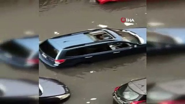 Beyrut'u şiddetli yağmur vurdu, onlarca araç suya gömüldü