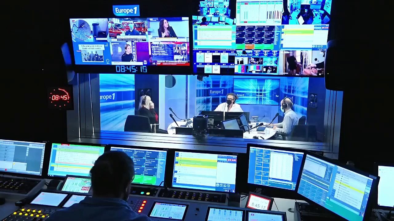 Jean Castex : "Je ne vais pas pleurer en annulant Noël, ça ferait de la buée sur mes lunettes" (Canteloup)