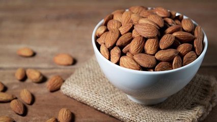 Download Video: बादाम खाने के नुकसान । बादाम इन लोगों को फायदा नही नुकसान पहुंचाते है । Almond Side Effects ।Boldsky